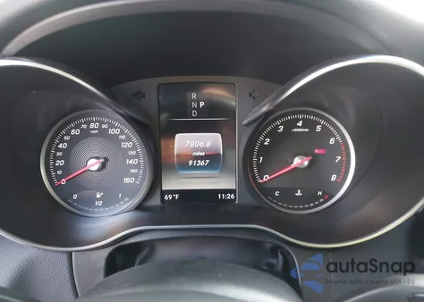 2018 Mercedes-Benz C 300 z USA, uszkodzony, nr VIN 55SWF4JB3JU235445